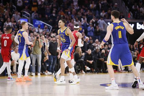 What we learned as Warriors win fourth straight with .